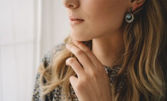 De la eleganță la exces: Cum asortezi cerceii fără să supraîncarci outfitul