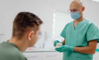 Înainte să alegi proteza fixă pe implanturi, pune aceste întrebări