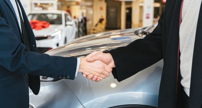 Mașini rulate – De ce dealerii auto sunt mai siguri decât vânzătorii privați?