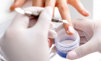 Ce produse îți trebuie pentru o manichiură DIP Powder? Ghid complet pentru începători
