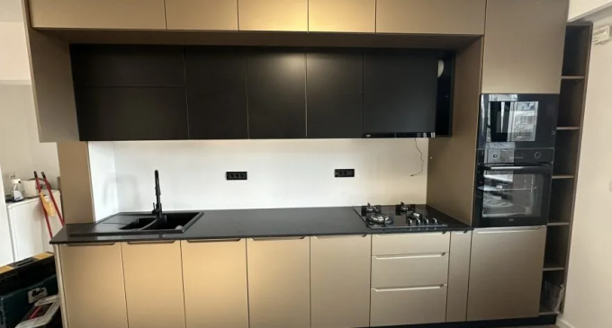 Bucătărie Personalizată: Ghidul Complet pentru un Design Practic și Elegant