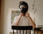 Casca moto enduro după o zi pe traseu: de ce uscarea căptușelii ar trebui să fie primul pas