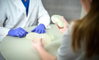 Cele mai frecvente întrebări despre augmentarea mamară, explicate de specialiști