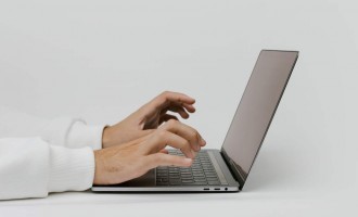 Asigurarea RCA online: de ce contează să ai polița la îndemână