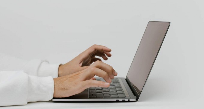 Asigurarea RCA online: de ce contează să ai polița la îndemână