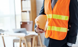 Cum alegi o firmă de servicii SSM și PSI în Timișoara: 7 întrebări de pus înainte să semnezi
