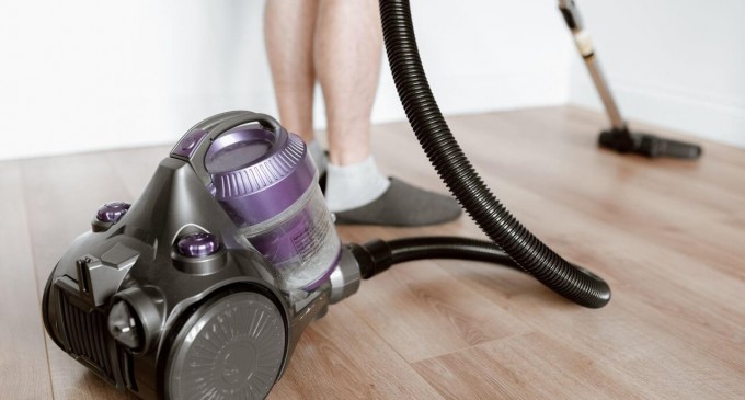 Miros de praf sau miros neplăcut la aspirator – ce trebuie să cureți și când schimbi filtrul