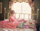 Stilul vintage revine în amenajări: UITE cum integrezi broderiile și motivele florale într-un decor modern