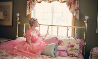 Stilul vintage revine în amenajări: UITE cum integrezi broderiile și motivele florale într-un decor modern