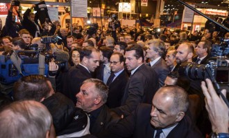 IMPRESIONANT!Preşedintele Francois Hollande a fost huiduit la inaugurarea Salonului Internaţional de Agricultură de la Paris!