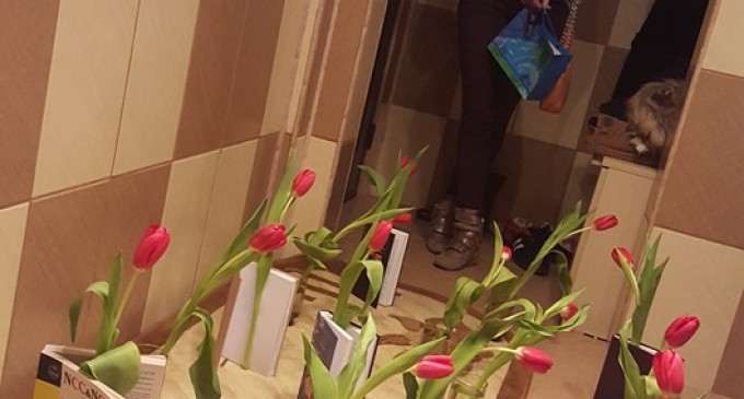 DOVADĂ DE ROMANTISM! O floare printre flori !