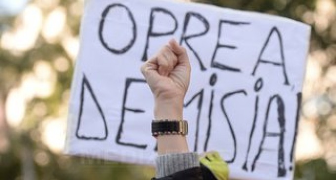 Gabriel Oprea şi-a depus o cerere în care şi se victimizează motivând viitoarea demisie!