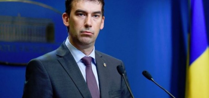 Ministrul Dragoş Tudorache pregăteşte o lege pentru maşinile parcate pe trotuare
