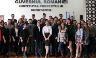 Tinerii din Constanța cer revocarea ministrului transporturilor pentru încălcarea legii educației