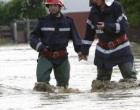 Pompierii militari salvează Constanţa de sub ape, aflată în voia capriciilor vremii…