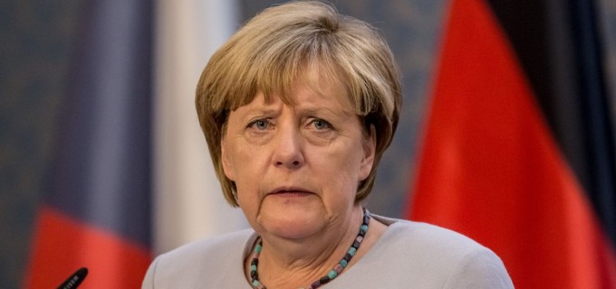 Angela Merkel și decizia sa de a interzice portul voalului musulman