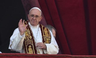Mesajul Urbi et Orbi al Papei Francis e tranșant deoarece „este timpul ca armele să tacă „