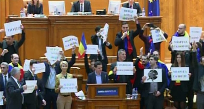 PNL alături de USR a depus moțiunea de cenzură împotriva cabinetului Grindeanu