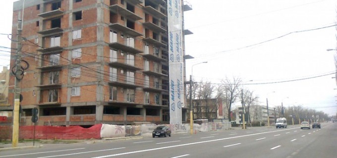 Tâmplarul șef+Făgă Re-Re-Reloaded – Au siliconat-o pe Mamaia fără anestezie!