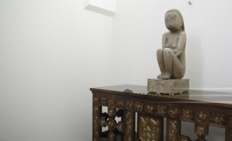 Klaus Iohannis stopează demersul achiziţiei sculpturii „Cuminţenia pământului”