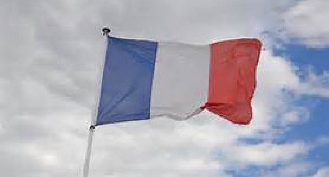 O analiză sumară comparativă între candidații Franței la fotoliul prezidențial- Emmanuel Macron și Marine Le Pen