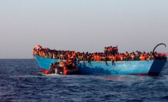 Italia amenință că va închide porturile pentru vasele care transportă migranții salvați din Marea Mediterană