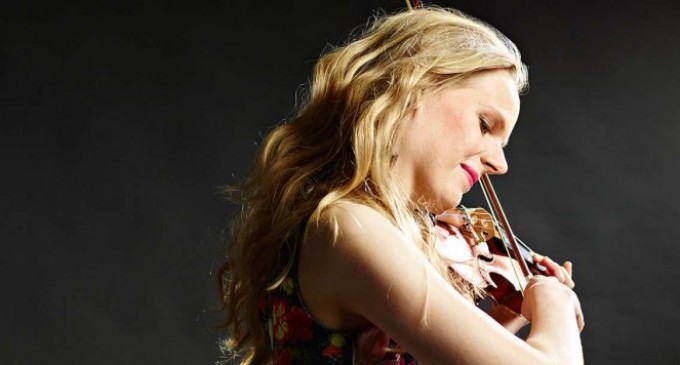 Simone Lamsma a desăvârșit o interpretare memorabilă a celui de-al treilea concert pentru vioară de Saint-Saëns