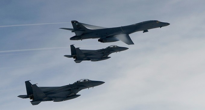 ACTUAL!Bombardierele SUA au survolat spaţiul aerian din apropierea Coreei de Nord, într-o demonstraţie de forţă