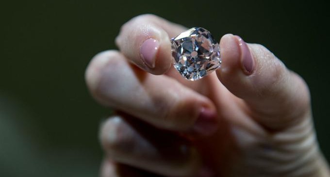 Un diamant care a aparținut regilor francezi va fi licitat la Geneva