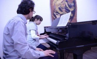 Cursuri de măiestrie interpretativă pianistică oferite de către profesorul Octavian Renea, la Colegiul Național de Arte din Constanța