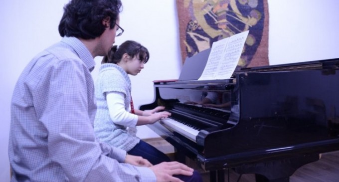 Cursuri de măiestrie interpretativă pianistică oferite de către profesorul Octavian Renea, la Colegiul Național de Arte din Constanța