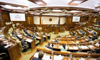 Parlamentul de la Chişinău a adoptat o declaraţie prin care condamnă atacurile Rusiei