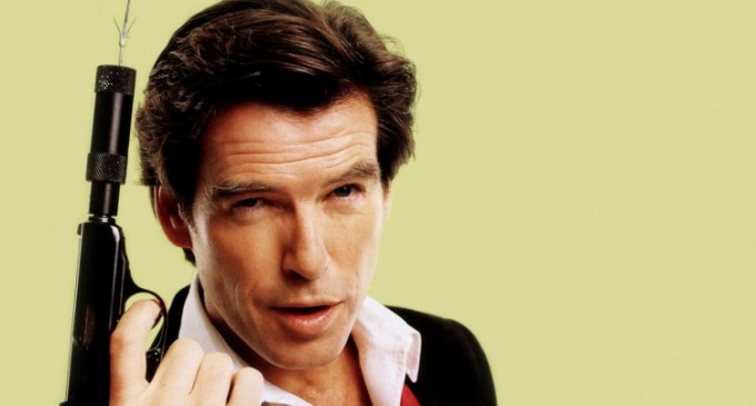 Puterea și progresul – Pierce Brosnan și fesul!