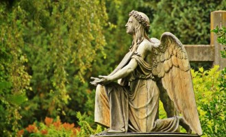 Lasa greul unei inmormantari pe seama unei agentii de servicii funerare