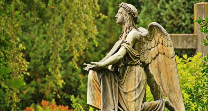 Lasa greul unei inmormantari pe seama unei agentii de servicii funerare